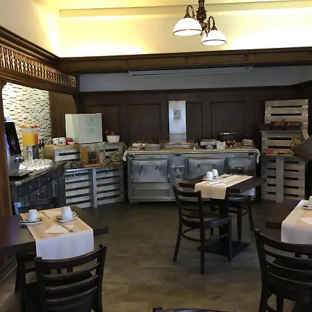 Restaurant Le Bristol מלון 3*